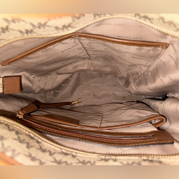 Authentic Michael Kors Bag & wallet set - Picture 7 of 7